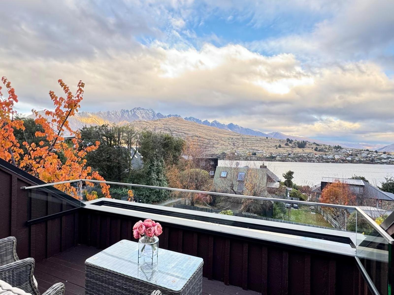 4 Bedroom Home, Unlimited Wifi, Fantastic Lake Views With Private Balcony Queenstown Exterior foto